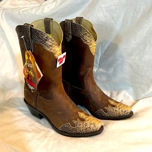 Durango women’s leather boots W/snakeskin tops & bullnose toes (new)beautiful🤠